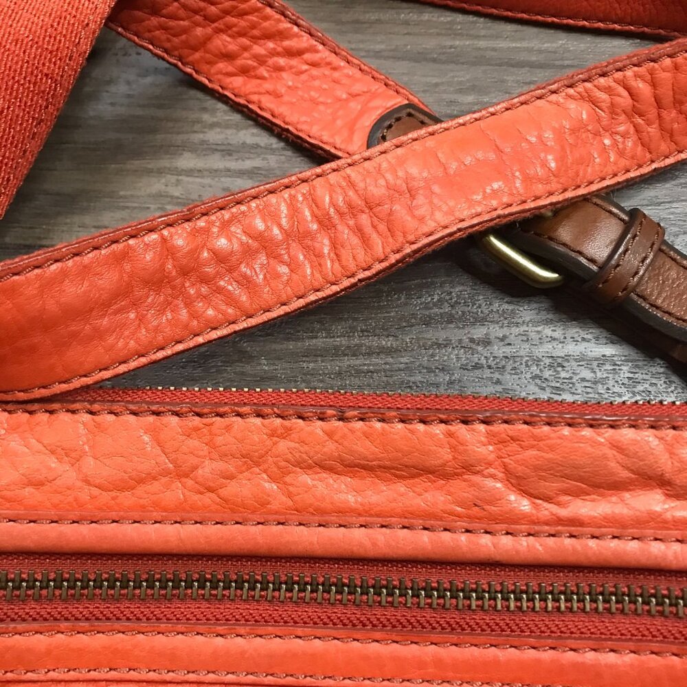 FOSSIL Explorer Crossbody Bag Orange Pebbled Leather Zip Top‎ Purse Pockets FLAW - Picture 15 of 16